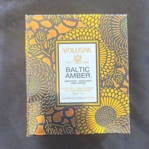 Voluspa Baltic Amber Candle - Gold and Black Floral Design